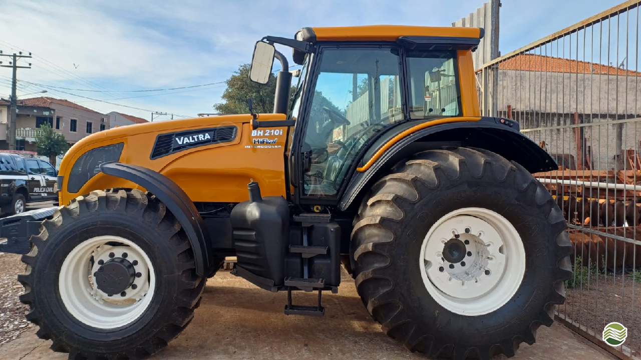 TRATOR VALTRA VALTRA BH 210 Tração 4x4 Jatai Tratores JATAIZINHO PARANÁ PR