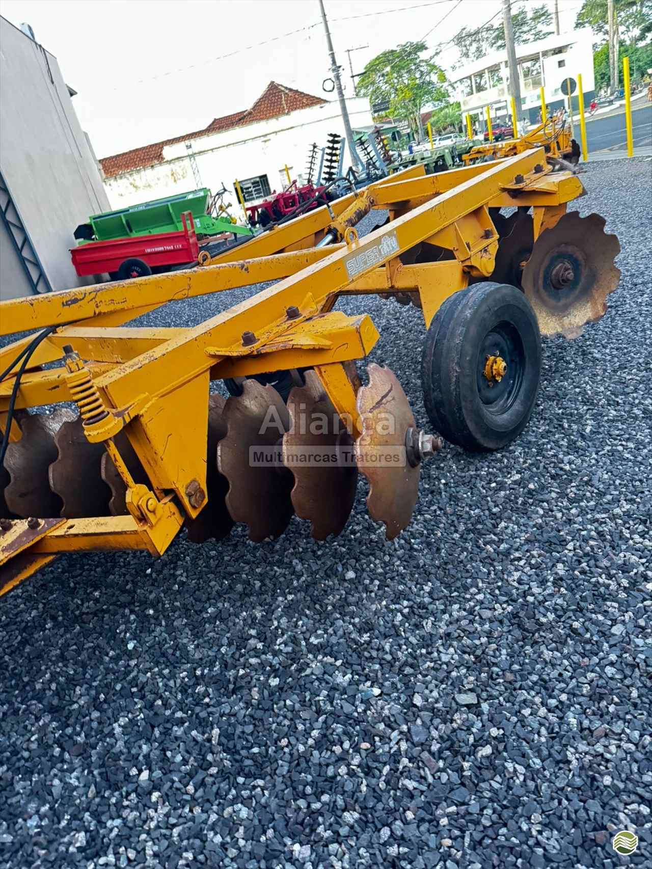 IMPLEMENTOS AGRICOLAS GRADE INTERMEDIÁRIA INTERMEDIÁRIA 16 DISCOS Aliança Multimarcas Tratores UBIRAJARA SÃO PAULO SP