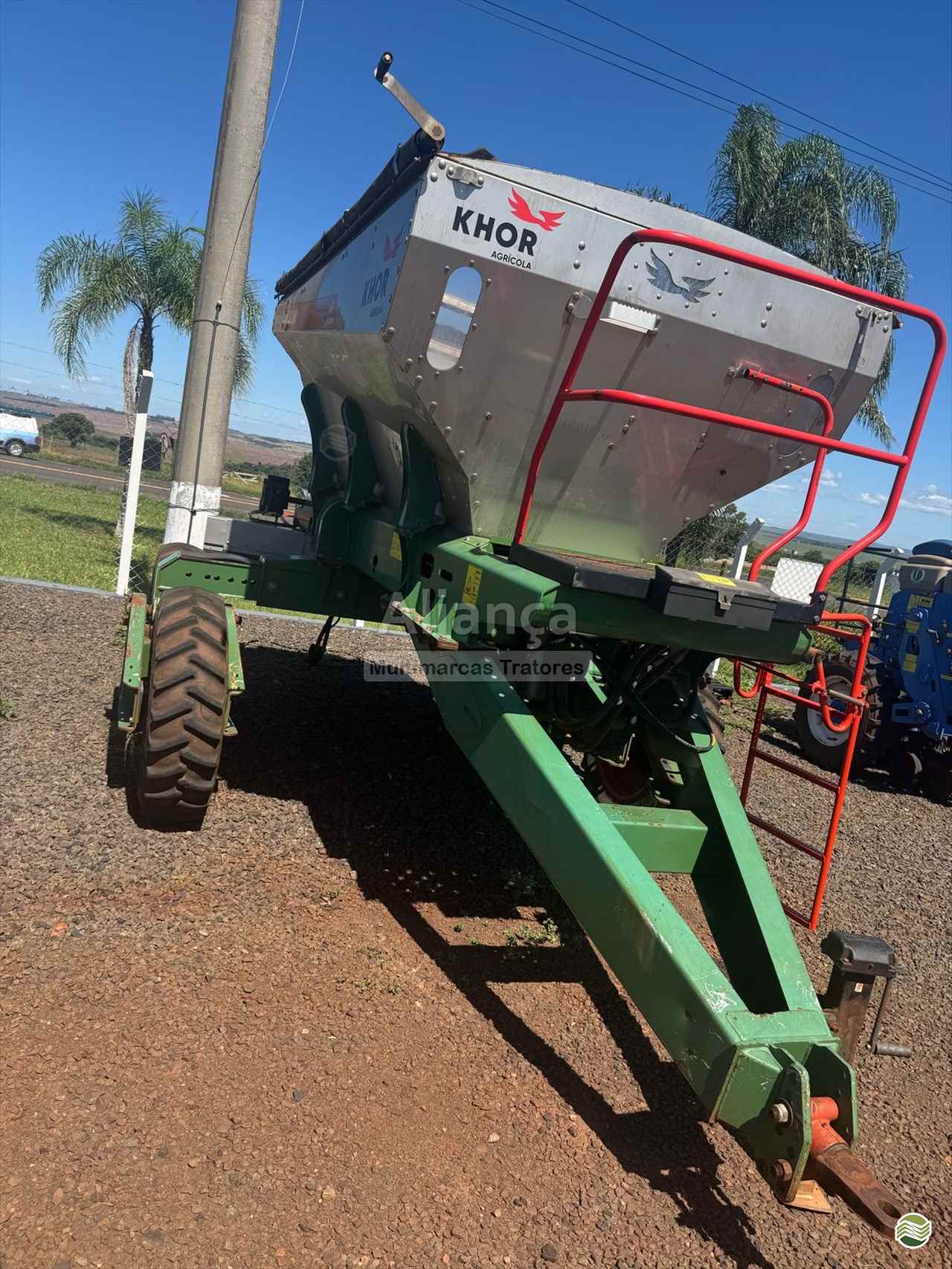 IMPLEMENTOS AGRICOLAS DISTRIBUIDOR CALCÁRIO 12000 Kg Aliança Multimarcas Tratores UBIRAJARA SÃO PAULO SP