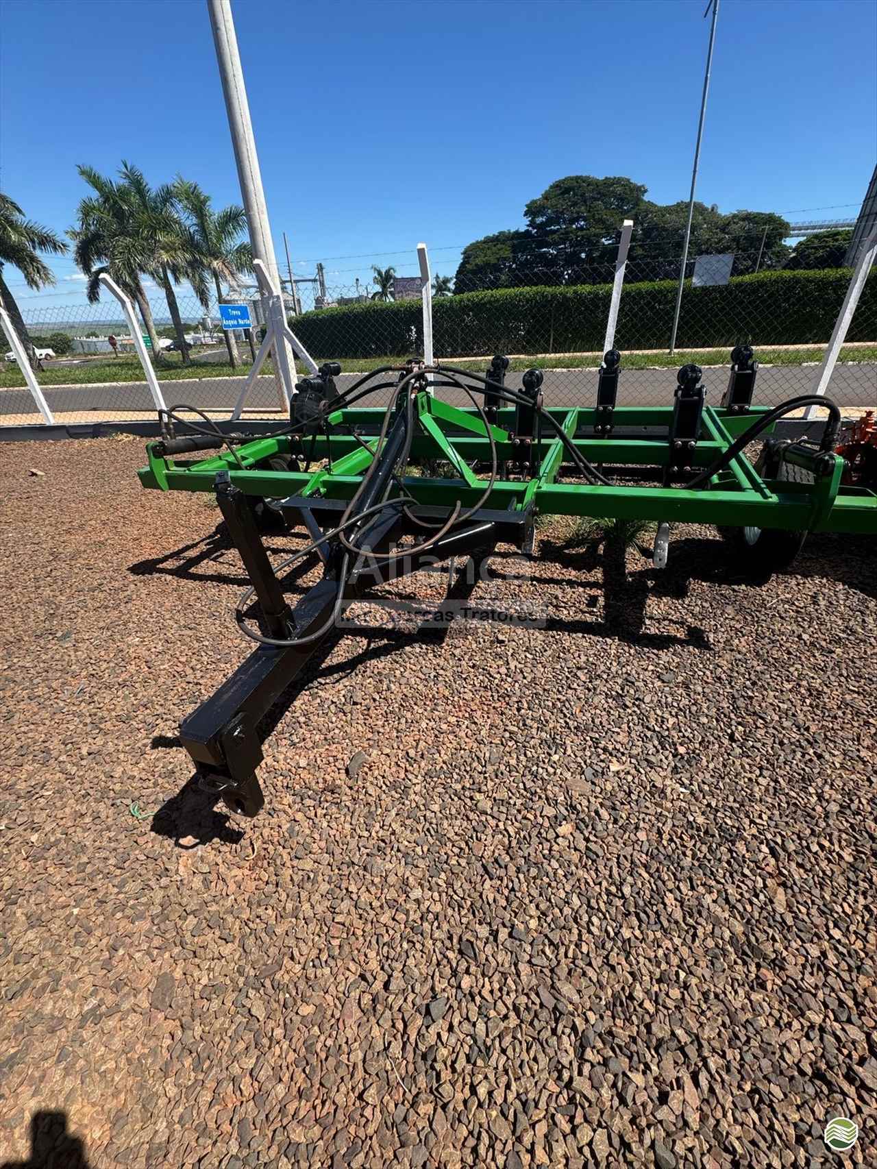 IMPLEMENTOS AGRICOLAS SUBSOLADOR 9 HASTES Aliança Multimarcas Tratores UBIRAJARA SÃO PAULO SP