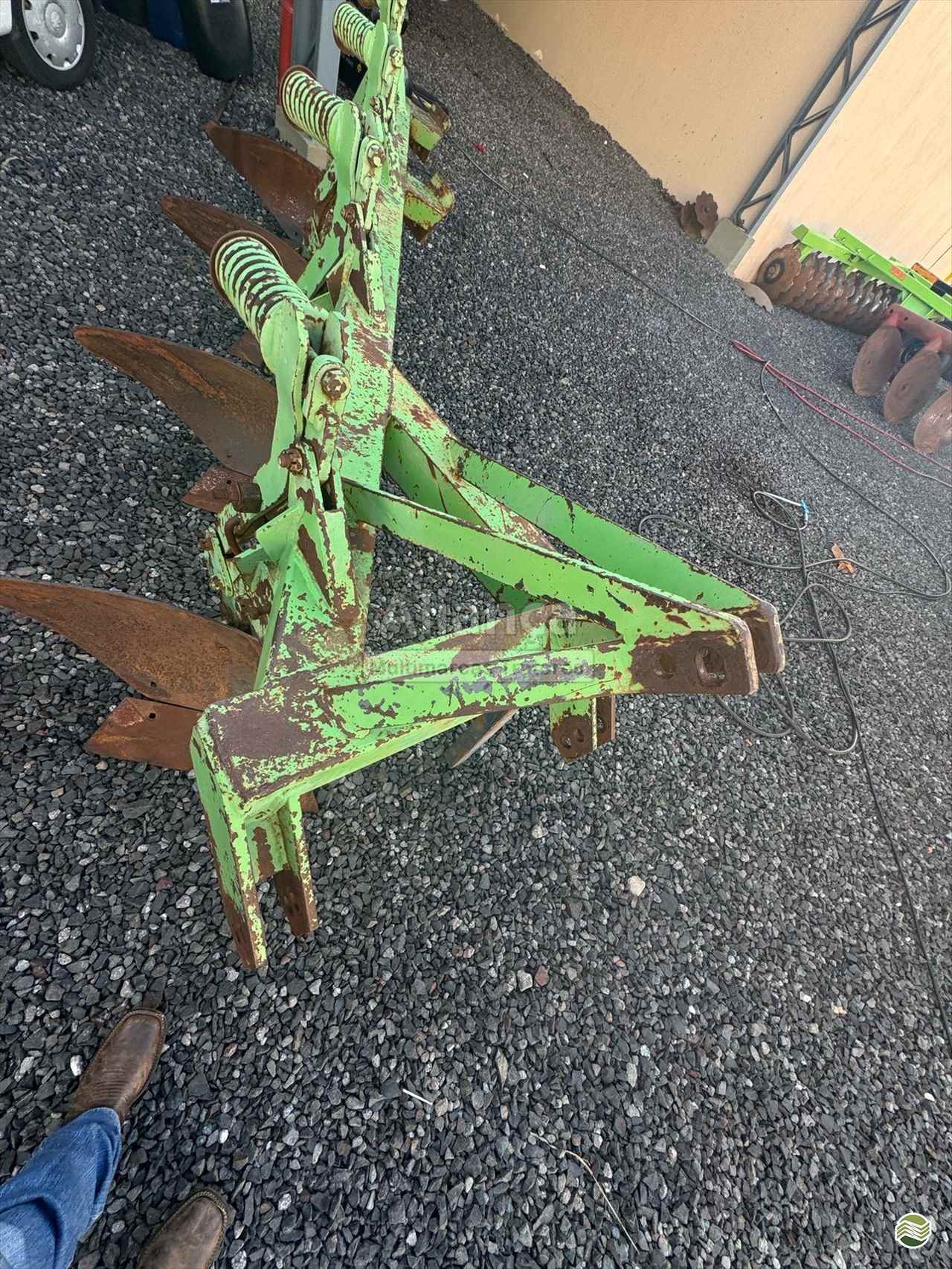 IMPLEMENTOS AGRICOLAS ARADO ARADO DE AIVECA Aliança Multimarcas Tratores UBIRAJARA SÃO PAULO SP