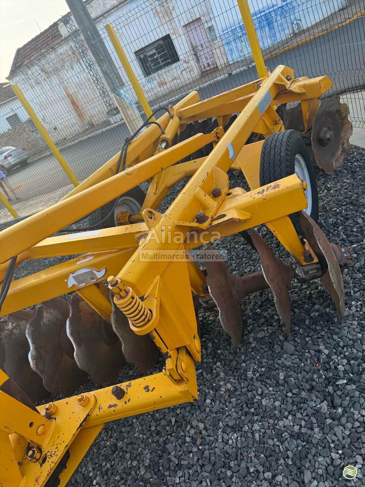 IMPLEMENTOS AGRICOLAS GRADE ARADORA ARADORA 18 DISCOS Aliança Multimarcas Tratores UBIRAJARA SÃO PAULO SP