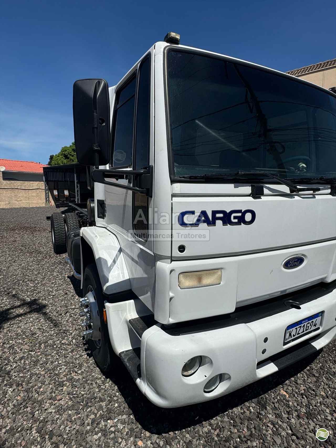 CAMINHAO FORD CARGO 1717 Carga Seca 3/4 6x2 Aliança Multimarcas Tratores UBIRAJARA SÃO PAULO SP