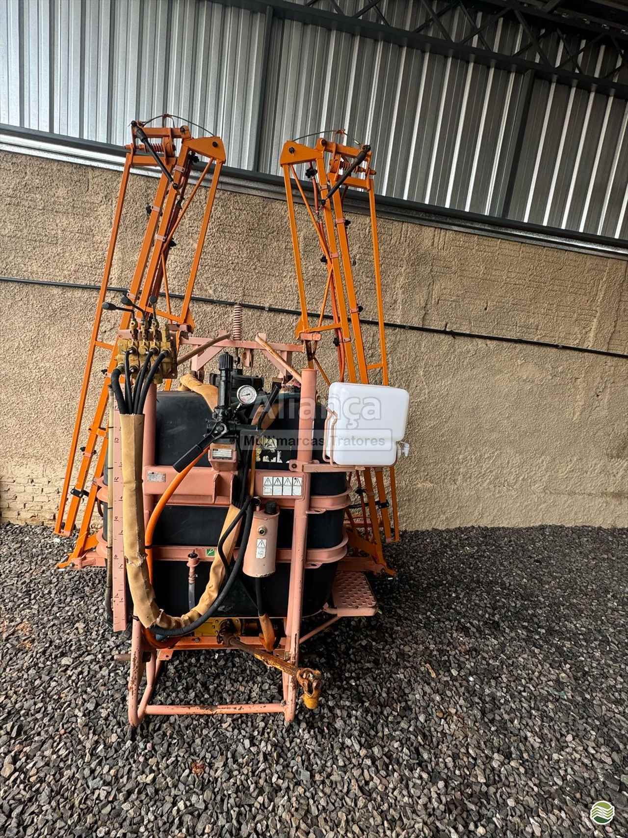 PULVERIZADOR JACTO CONDOR 600 AM12 Acoplado Hidráulico Aliança Multimarcas Tratores UBIRAJARA SÃO PAULO SP