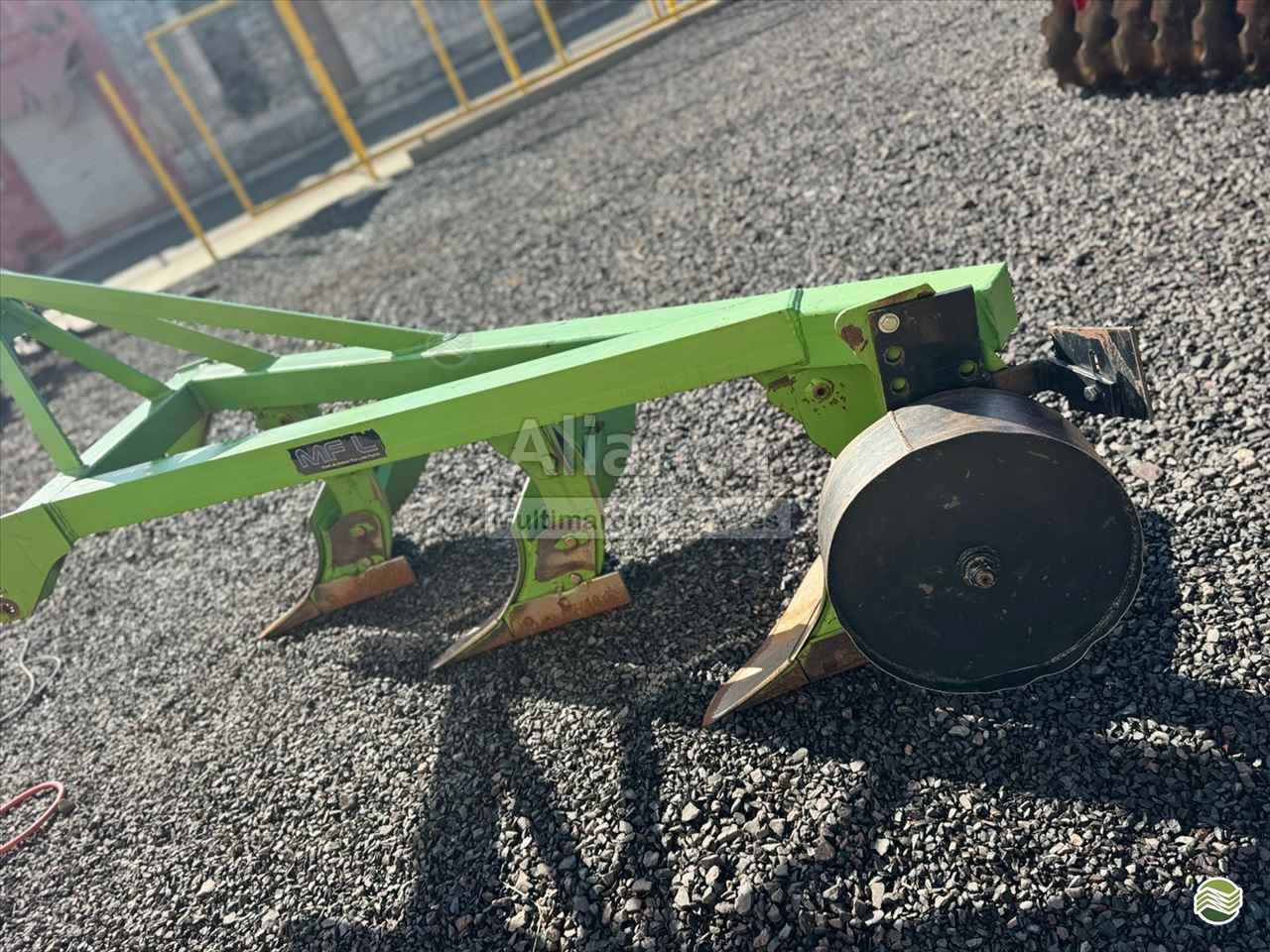 IMPLEMENTOS AGRICOLAS ARADO ARADO DE AIVECA Aliança Multimarcas Tratores UBIRAJARA SÃO PAULO SP