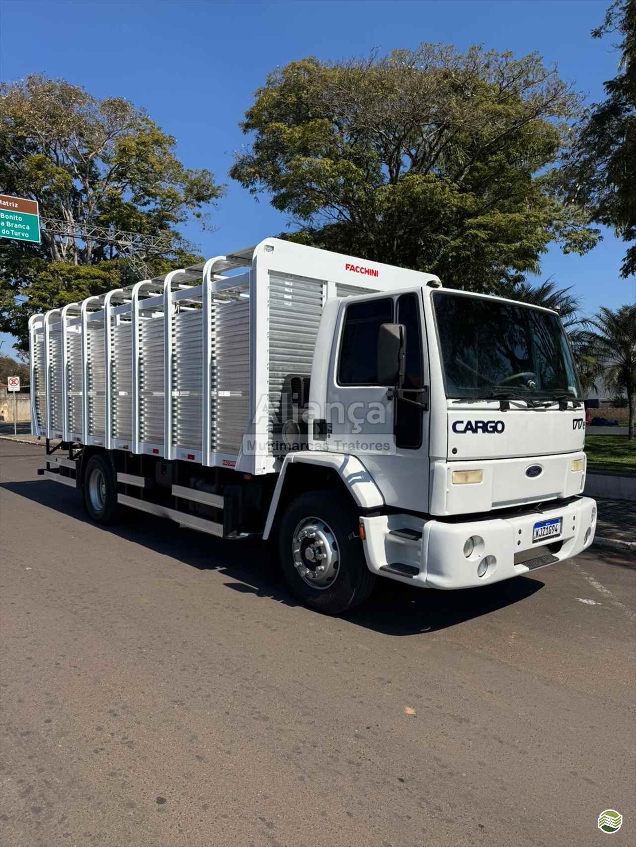 CAMINHAO FORD CARGO 1717 Boiadeiro Cavalo 4x2 Aliança Multimarcas Tratores UBIRAJARA SÃO PAULO SP