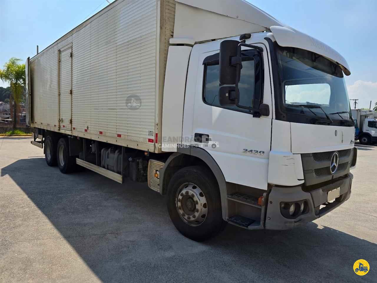 CAMINHAO MERCEDES-BENZ MB 2430 Baú Furgão Truck 6x2 Leandrão Caminhões JUNDIAI SÃO PAULO SP