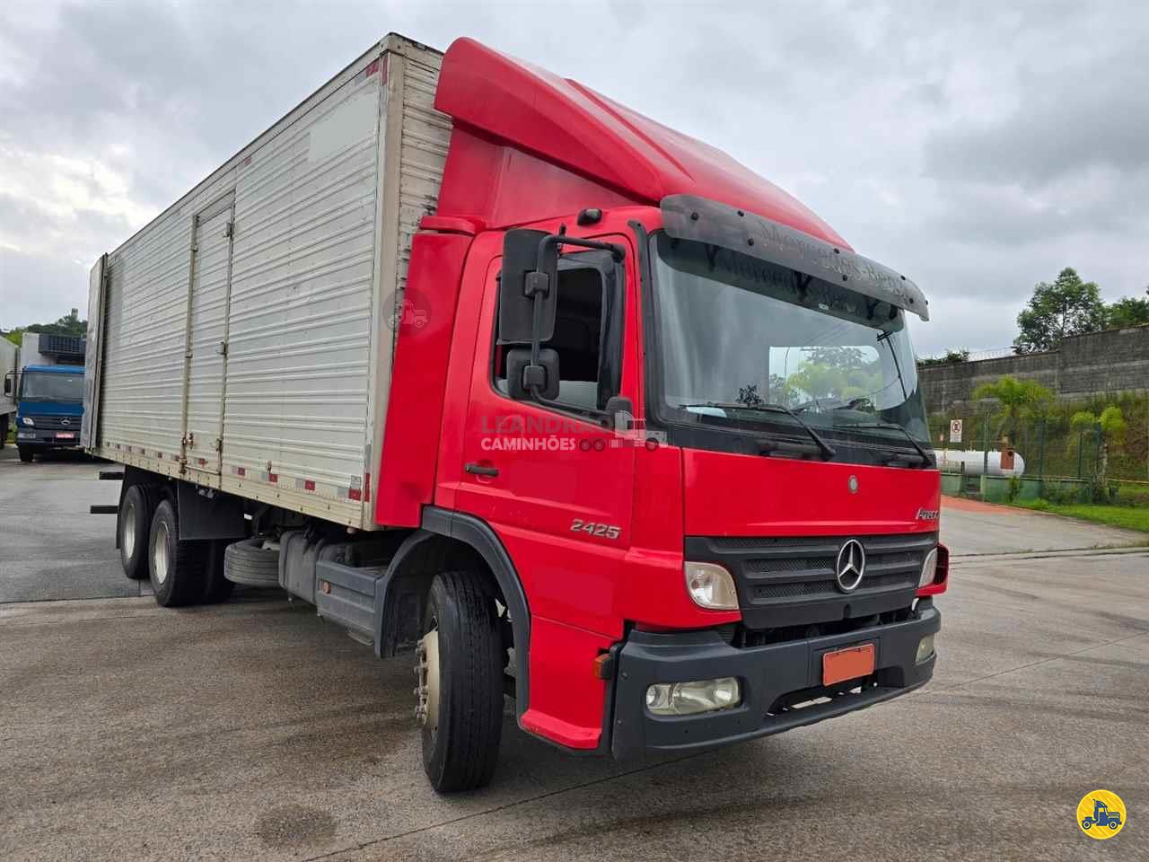 CAMINHAO MERCEDES-BENZ MB 2425 Baú Furgão Truck 6x2 Leandrão Caminhões JUNDIAI SÃO PAULO SP