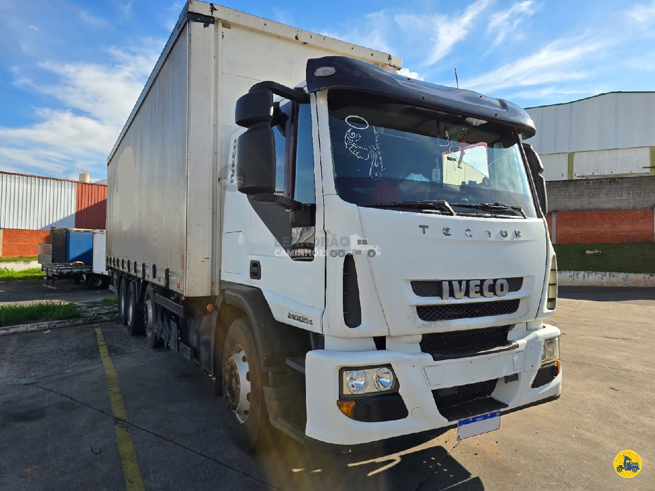 CAMINHAO IVECO TECTOR 240E25 Baú Sider BiTruck 8x2 Leandrão Caminhões JUNDIAI SÃO PAULO SP