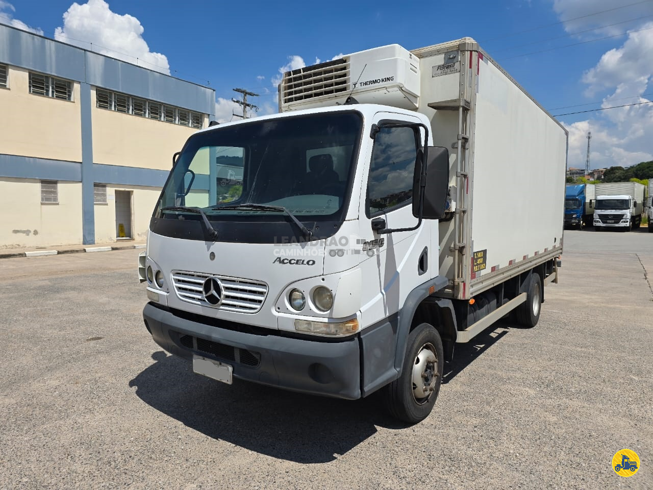 CAMINHAO MERCEDES-BENZ MB 915 Baú Térmico 3/4 4x2 Leandrão Caminhões JUNDIAI SÃO PAULO SP