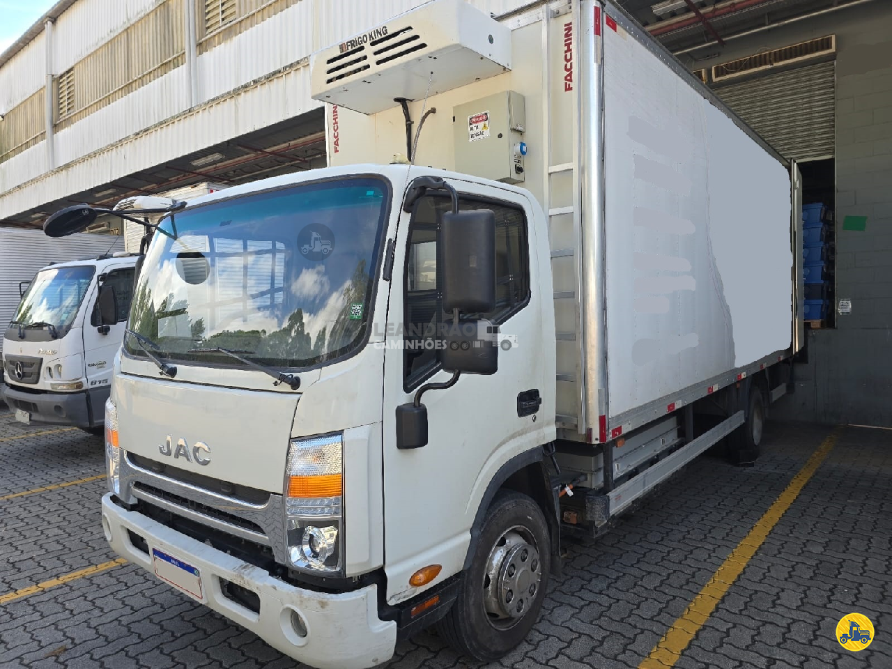 CAMINHAO JAC MOTORS JAC IEV1200T Baú Frigorífico Toco 4x2 Leandrão Caminhões JUNDIAI SÃO PAULO SP