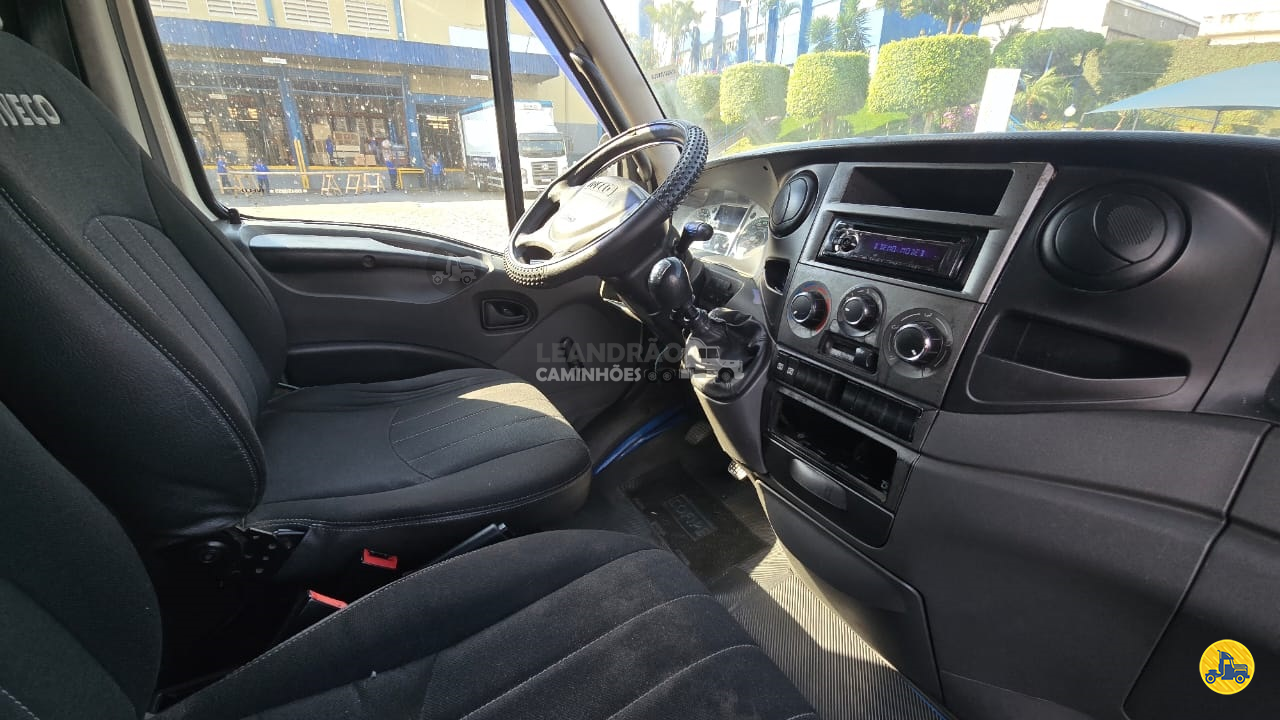 CAMINHAO IVECO DAILY 35s14 Baú Furgão 3/4 4x2 Leandrão Caminhões JUNDIAI SÃO PAULO SP