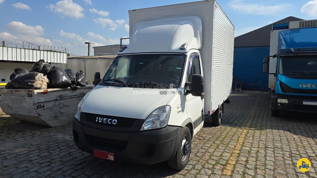 CAMINHAO IVECO DAILY 35s14 Baú Furgão 3/4 4x2 Leandrão Caminhões JUNDIAI SÃO PAULO SP