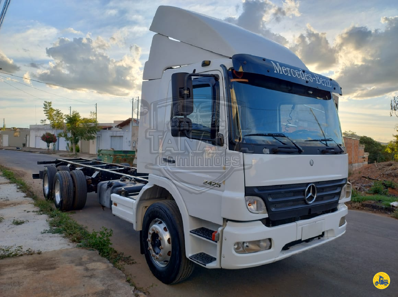 CAMINHAO MERCEDES-BENZ MB 2425 Chassis Truck 6x2 Tanaka Caminhões MONTES CLAROS MINAS GERAIS MG