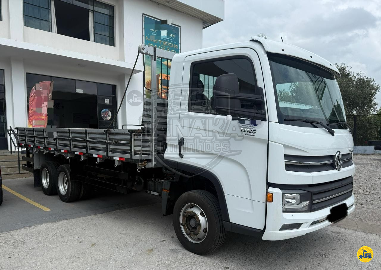 CAMINHAO VOLKSWAGEN VW 13180 Carga Seca Truck 6x2 Tanaka Caminhões MONTES CLAROS MINAS GERAIS MG