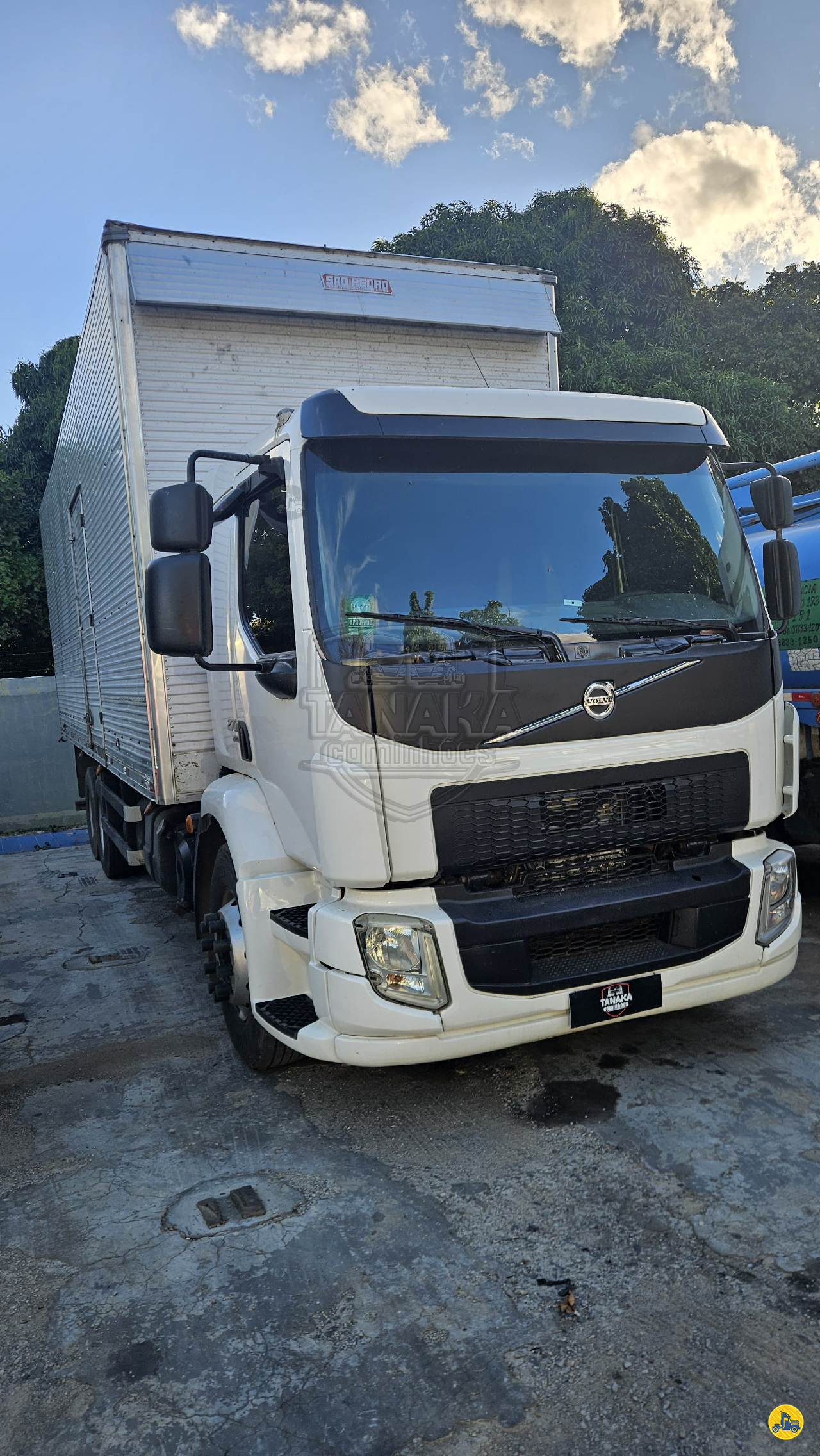 CAMINHAO VOLVO VOLVO VM 270 Baú Furgão Truck 6x2 Tanaka Caminhões MONTES CLAROS MINAS GERAIS MG