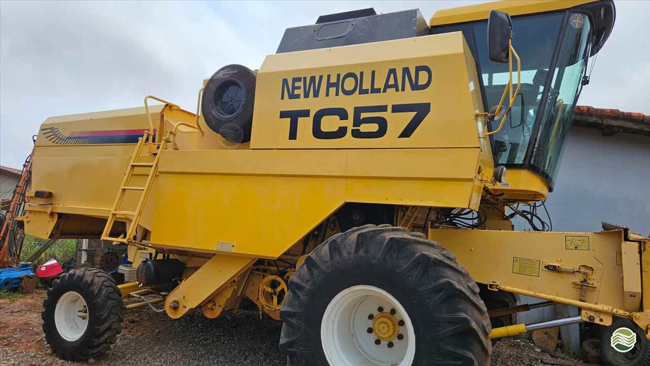 COLHEITADEIRA NEW HOLLAND TC 57 Makes - São Miguel SAO MIGUEL ARCANJO SÃO PAULO SP