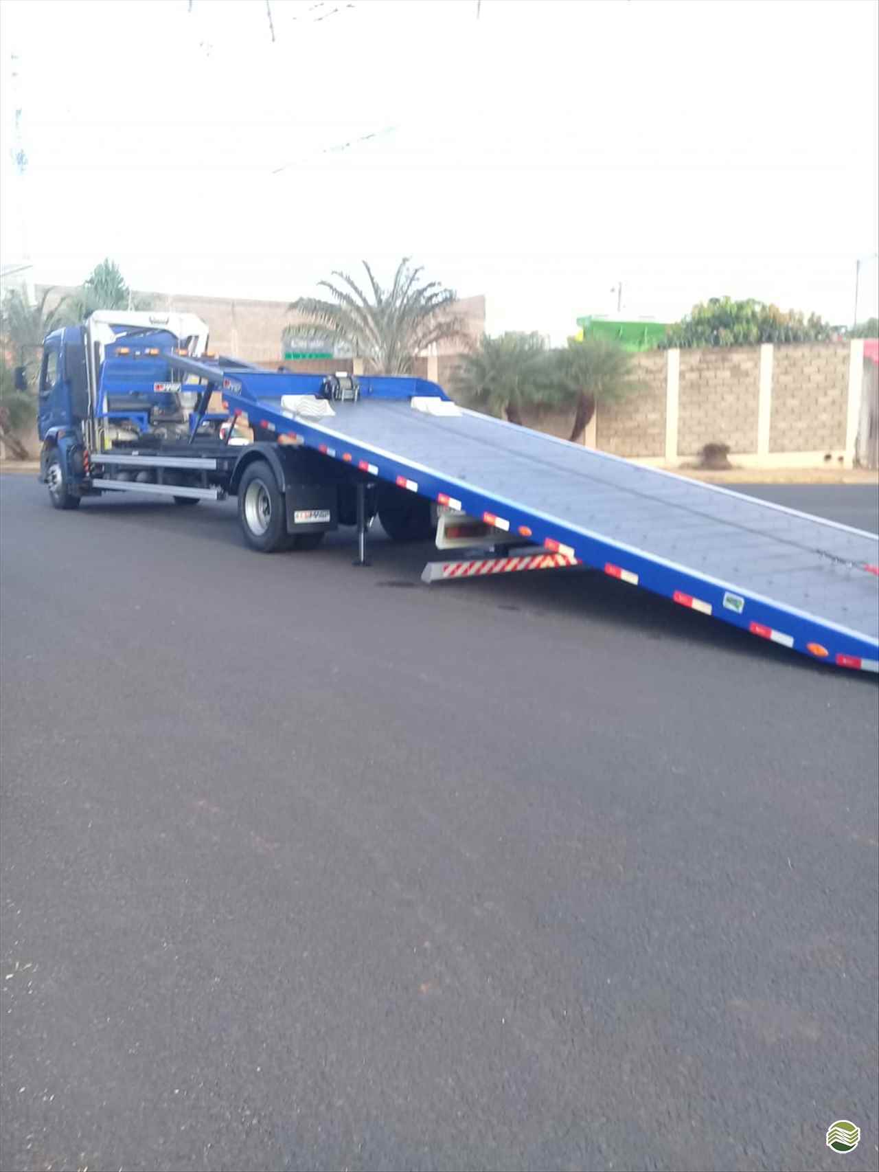 CAMINHAO VOLVO VOLVO VM 210 Plataforma Guincho Toco 4x2 Souza Neto Tratores e Implementos SAO MANUEL SÃO PAULO SP