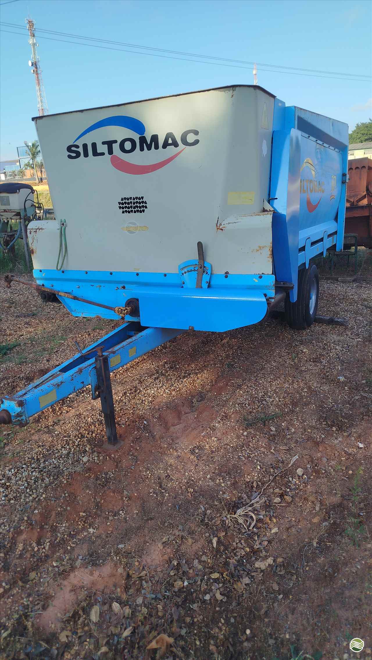 IMPLEMENTOS AGRICOLAS VAGAO FORRAGEIRO VAGÃO FORRAGEIRO Souza Neto Tratores e Implementos SAO MANUEL SÃO PAULO SP