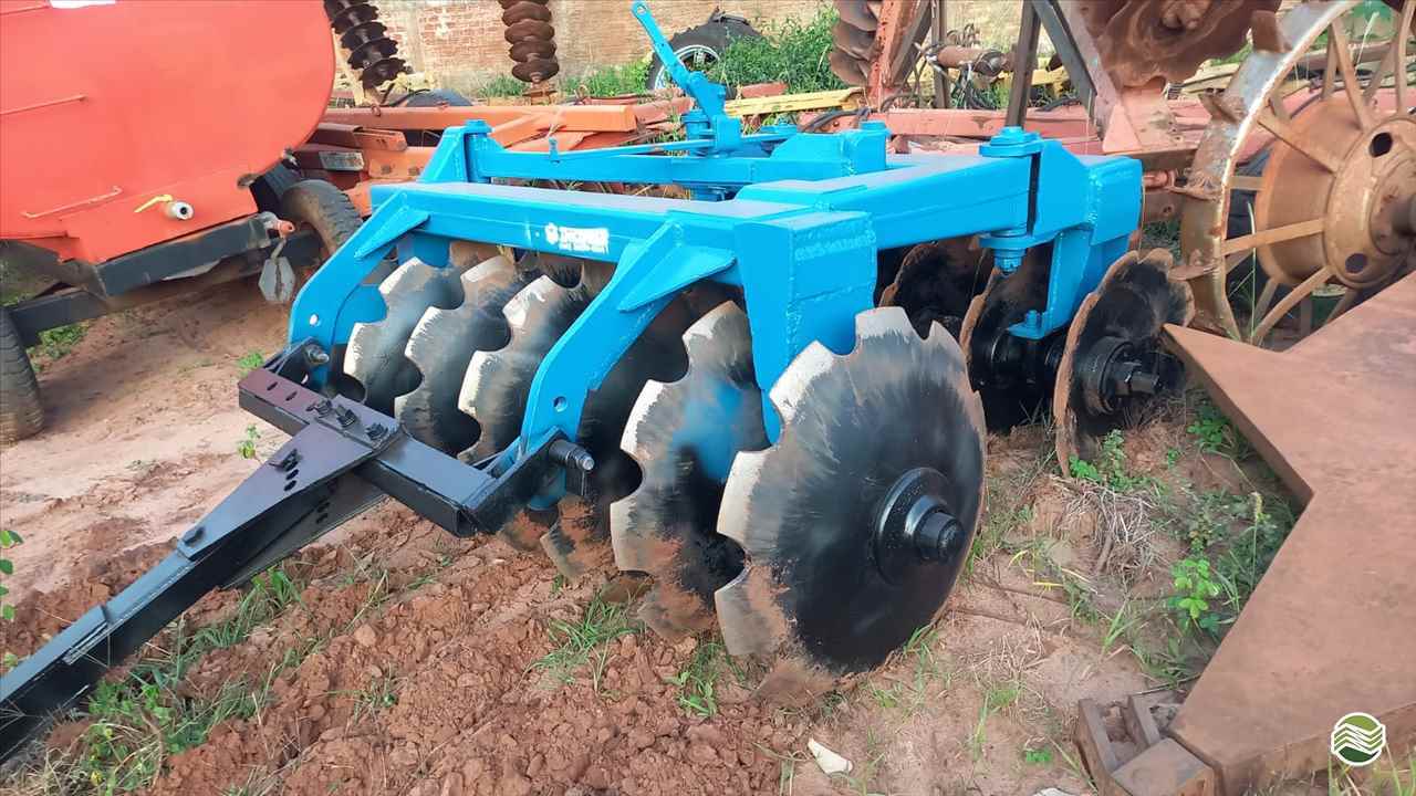 IMPLEMENTOS AGRICOLAS GRADE ARADORA ARADORA 14 DISCOS Tratorama Máquinas e Implementos UMUARAMA PARANÁ PR