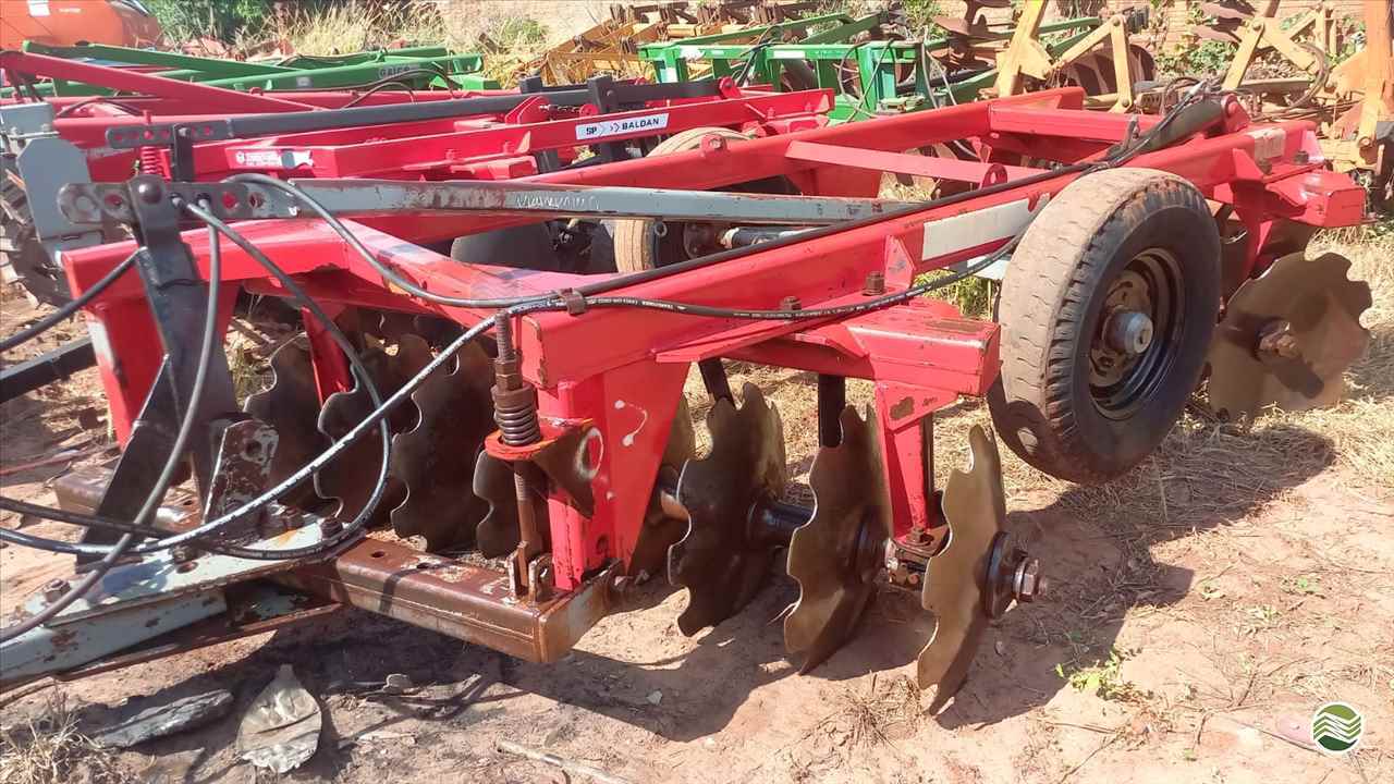 IMPLEMENTOS AGRICOLAS GRADE INTERMEDIÁRIA INTERMEDIÁRIA 16 DISCOS Tratorama Máquinas e Implementos UMUARAMA PARANÁ PR