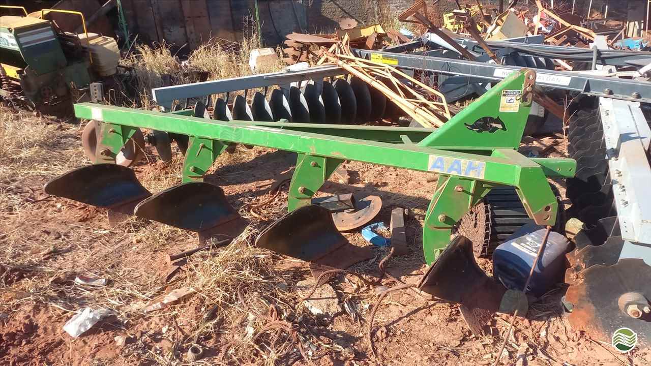 IMPLEMENTOS AGRICOLAS ARADO ARADO DE AIVECA Tratorama Máquinas e Implementos UMUARAMA PARANÁ PR