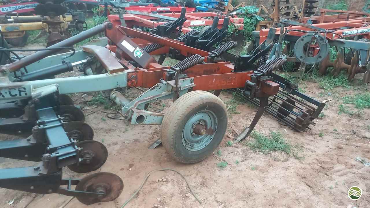 IMPLEMENTOS AGRICOLAS SUBSOLADOR 7 HASTES Tratorama Máquinas e Implementos UMUARAMA PARANÁ PR