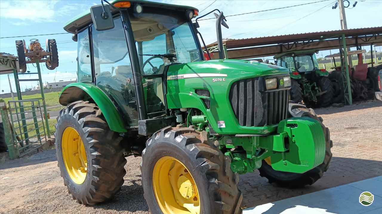 TRATOR JOHN DEERE JOHN DEERE 5078E Tração 4x4 Tratorama Máquinas e Implementos UMUARAMA PARANÁ PR