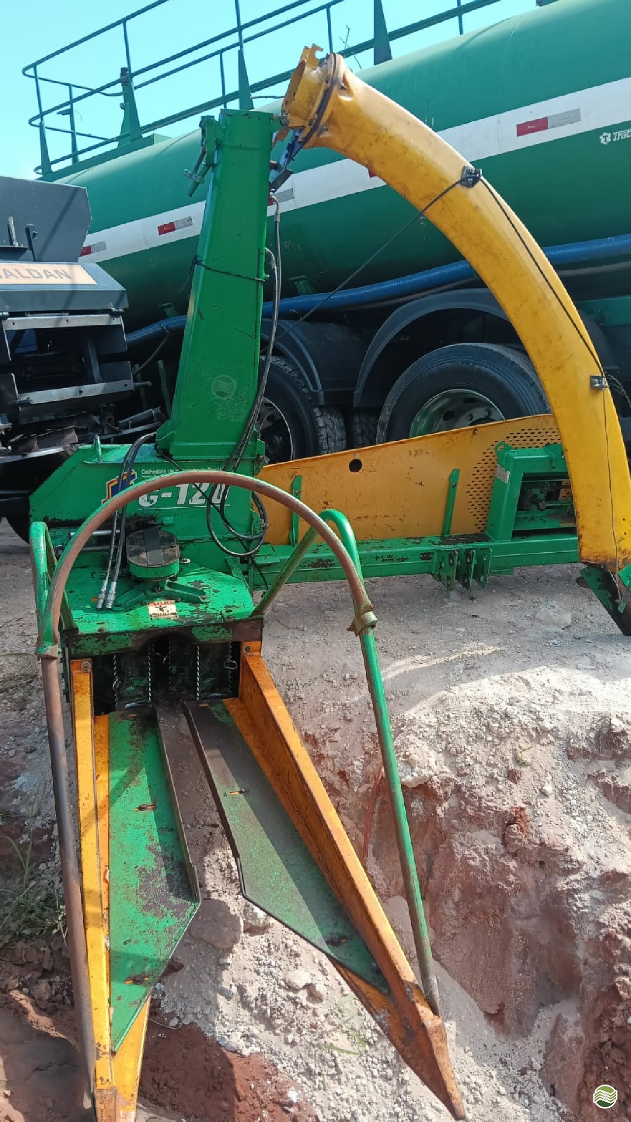IMPLEMENTOS AGRICOLAS COLHEDORAS COLHEDORA DE FORRAGEM Tratorama Máquinas e Implementos UMUARAMA PARANÁ PR