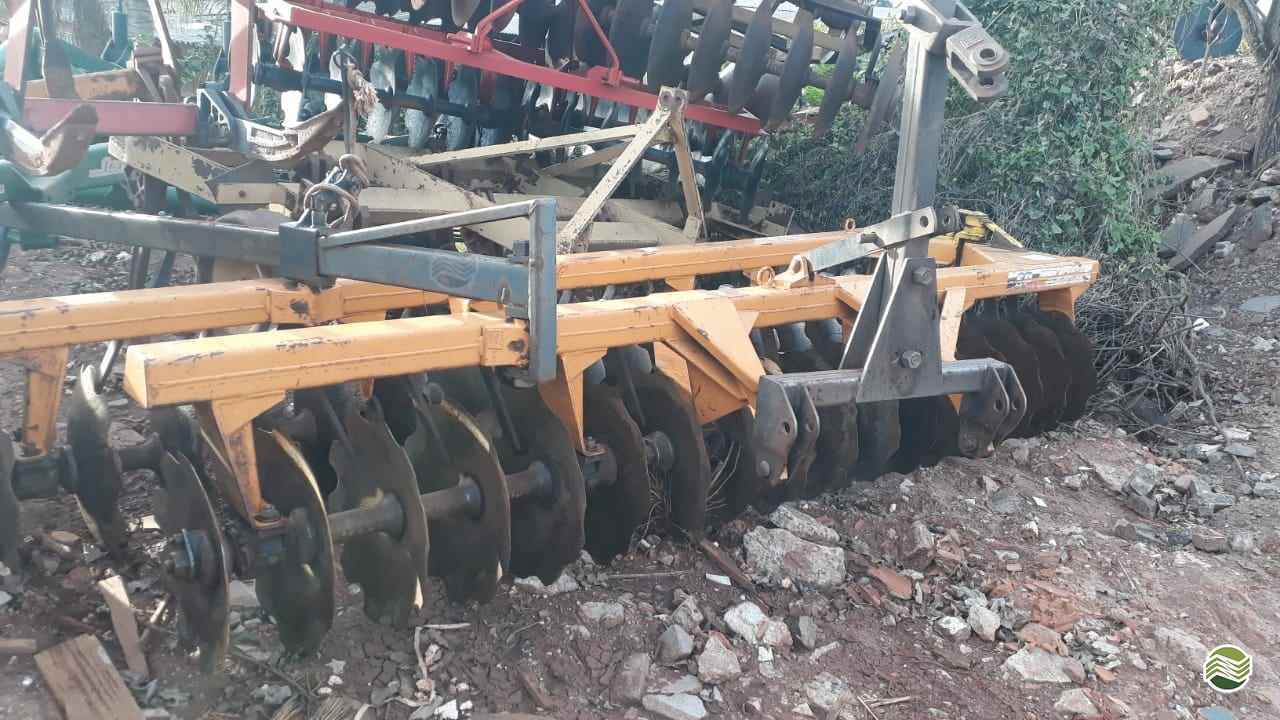 IMPLEMENTOS AGRICOLAS GRADE NIVELADORA NIVELADORA 36 DISCOS Tratorama Máquinas e Implementos UMUARAMA PARANÁ PR