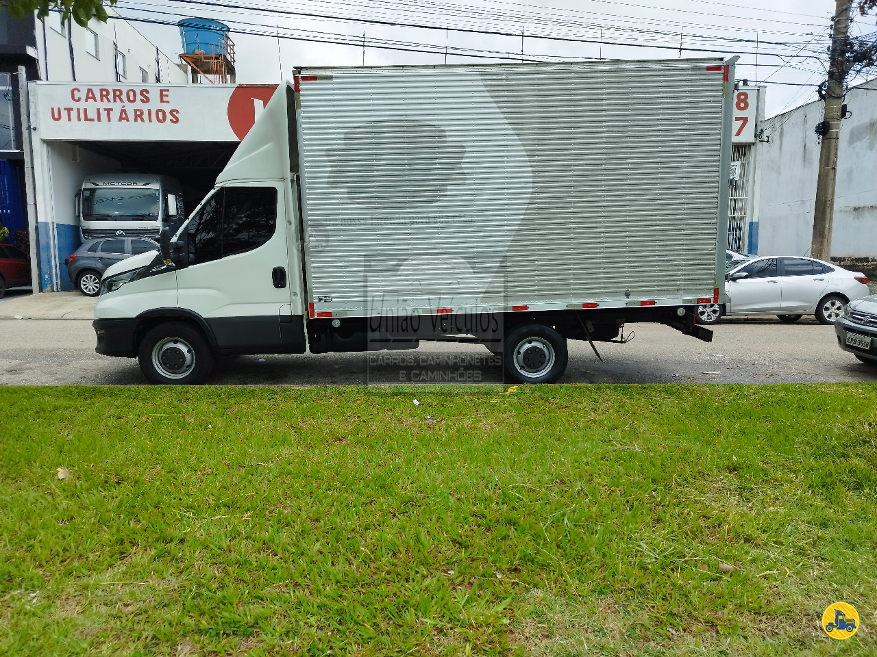 CAMINHAO IVECO DAILY 35S -150 Baú Furgão 3/4 4x2 União Veículos SOROCABA SÃO PAULO SP