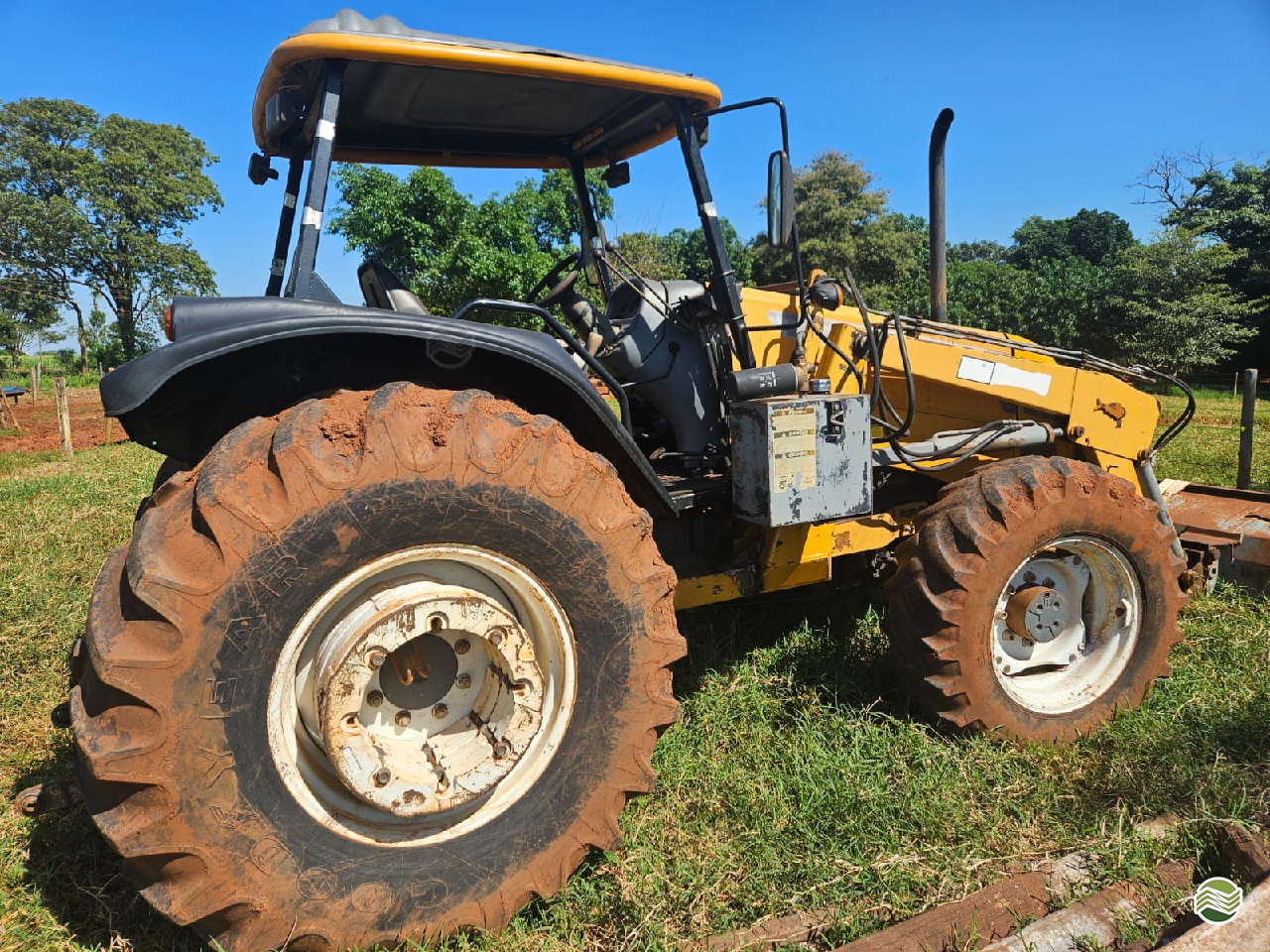TRATOR VALTRA VALTRA BM 110 Tração 4x4 Tratomaq Implementos Agrícolas NOVA ANDRADINA MATO GROSSO DO SUL MS