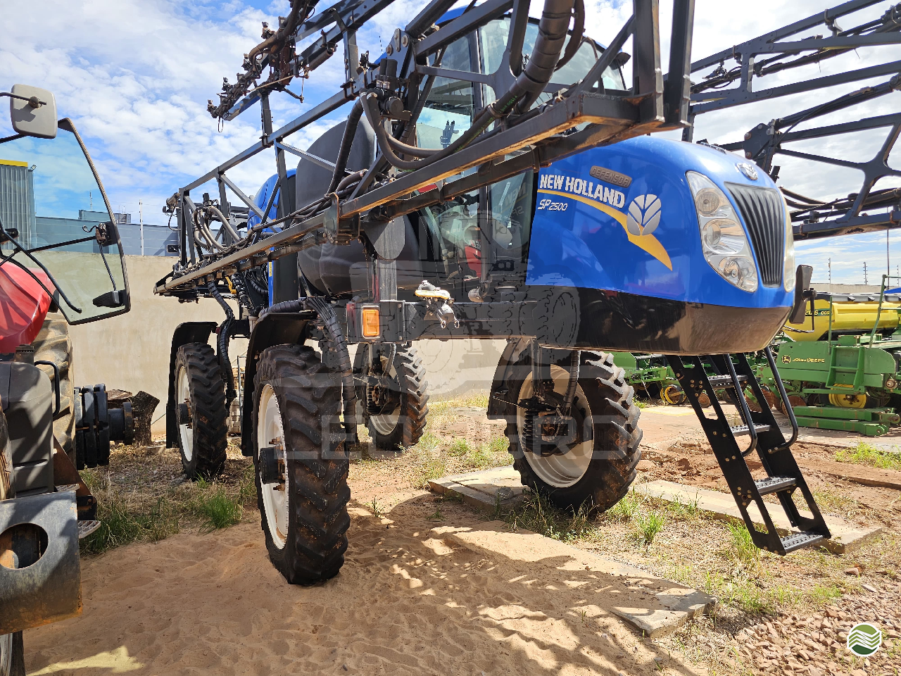 PULVERIZADOR NEW HOLLAND DEFENSOR SP2500 Tração 4x4 Léo.Agro CAMBE PARANÁ PR
