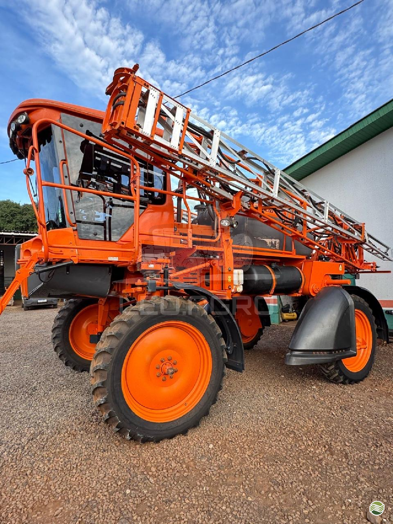 PULVERIZADOR JACTO UNIPORT 2000 PLUS Tração 4x2 Léo.Agro CAMBE PARANÁ PR