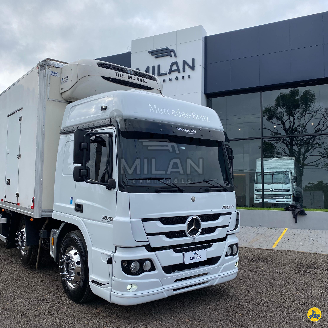 CAMINHAO MERCEDES-BENZ MB 3030 Baú Frigorífico BiTruck 8x2 Milan Caminhões SARANDI RIO GRANDE DO SUL RS