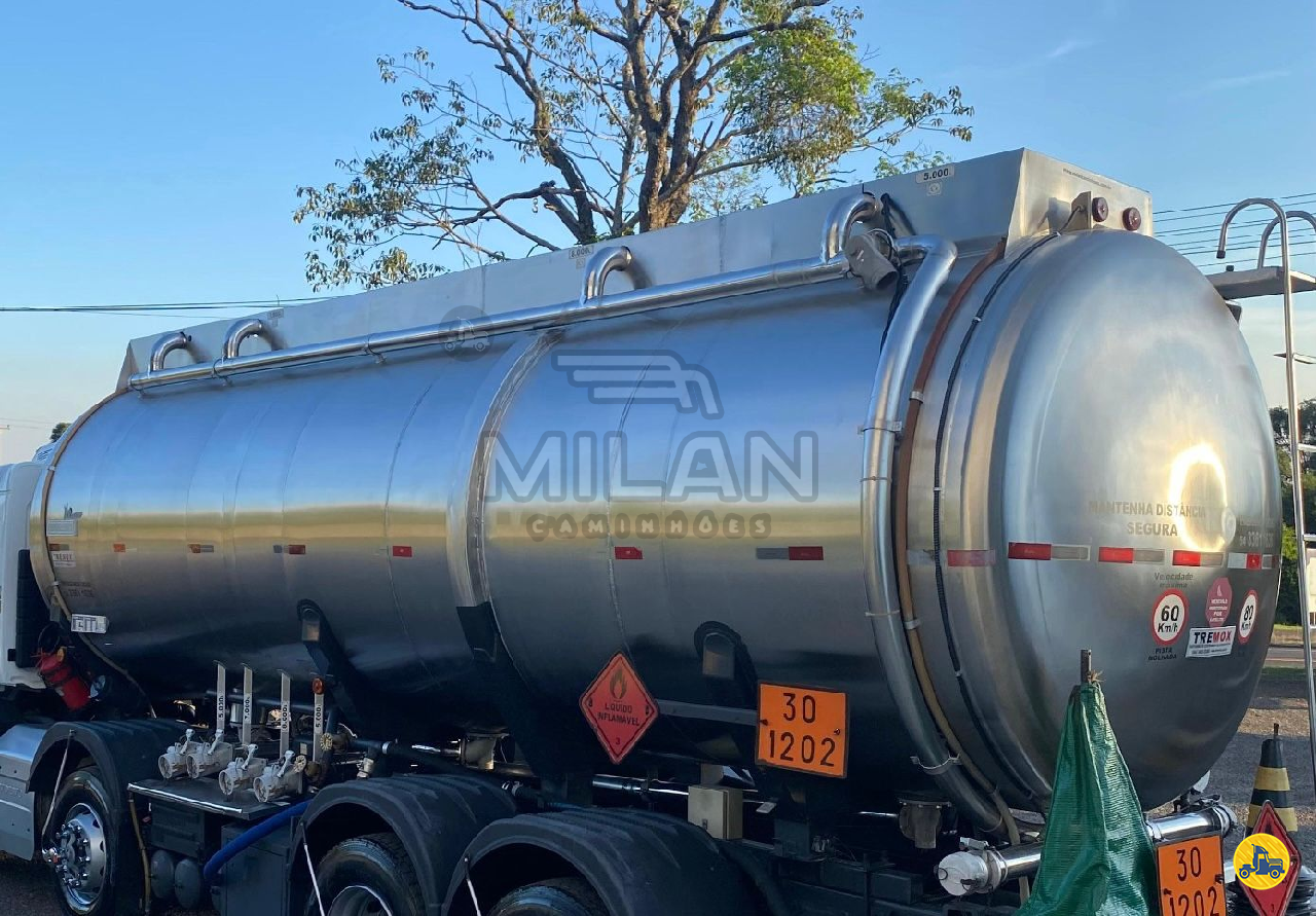 CARROCERIA SOBRE CHASSI  BITRUCK TANQUE INOX Milan Caminhões SARANDI RIO GRANDE DO SUL RS