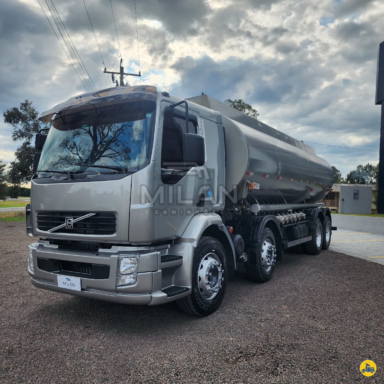 CAMINHAO VOLVO VOLVO VM 260 Tanque Aço BiTruck 8x2 Milan Caminhões SARANDI RIO GRANDE DO SUL RS