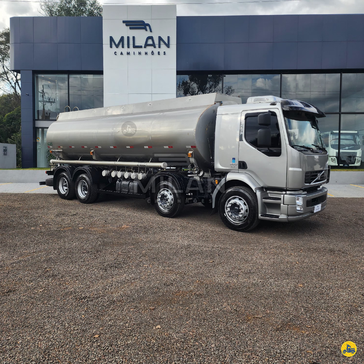 CAMINHAO VOLVO VOLVO VM 260 Tanque Aço BiTruck 8x2 Milan Caminhões SARANDI RIO GRANDE DO SUL RS