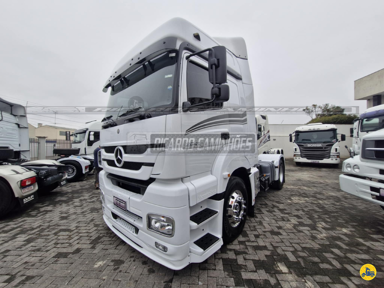 CAMINHAO MERCEDES-BENZ MB 2041 Cavalo Mecânico Cavalo 4x2 Ricardo Caminhões Curitiba CURITIBA PARANÁ PR