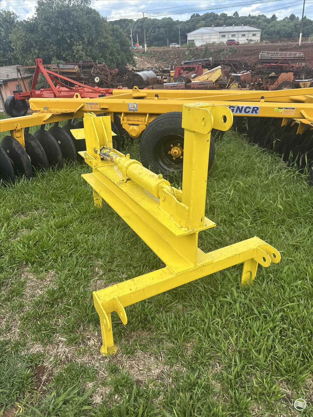 IMPLEMENTOS AGRICOLAS RACHADOR DE LENHA RACHADOR DE LENHA Gobo Implementos Agrícolas IJUI RIO GRANDE DO SUL RS