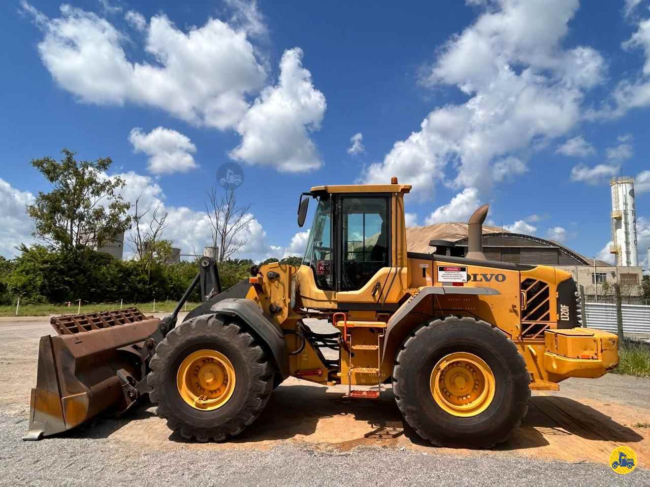 PA CARREGADEIRA VOLVO 120 Caminhões Certos CONSELHEIRO LAFAIETE MINAS GERAIS MG