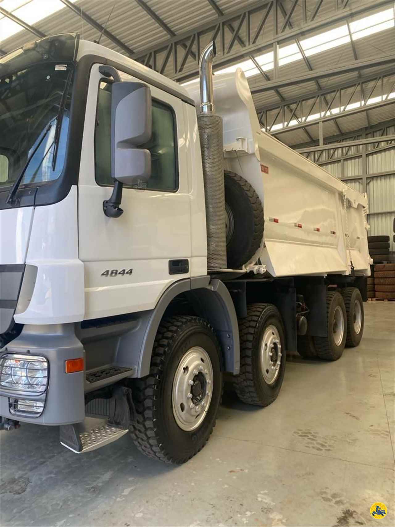 CAMINHAO MERCEDES-BENZ MB 4844 Caçamba Basculante BiTruck 8x4 Caminhões Certos CONSELHEIRO LAFAIETE MINAS GERAIS MG