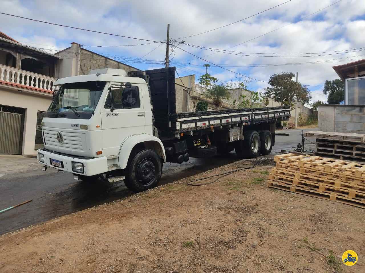 CAMINHAO VOLKSWAGEN VW 35300 Carga Seca Truck 6x2 Caminhões Certos CONSELHEIRO LAFAIETE MINAS GERAIS MG