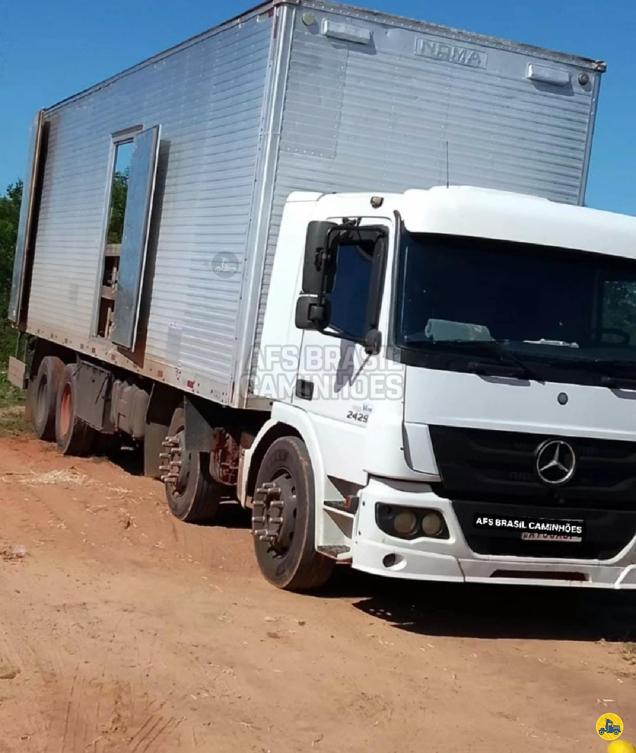 CAMINHAO MERCEDES-BENZ MB 2429 Baú Furgão BiTruck 8x2 AFS Brasil Caminhões UBERLANDIA MINAS GERAIS MG