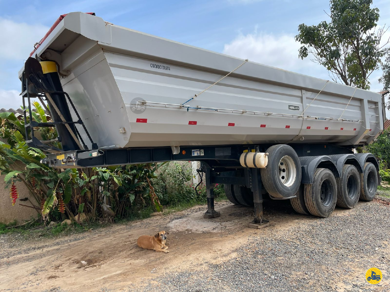 CARRETA SEMI-REBOQUE BASCULANTE Ebenezer Caminhões e Carretas CAPAO BONITO SÃO PAULO SP