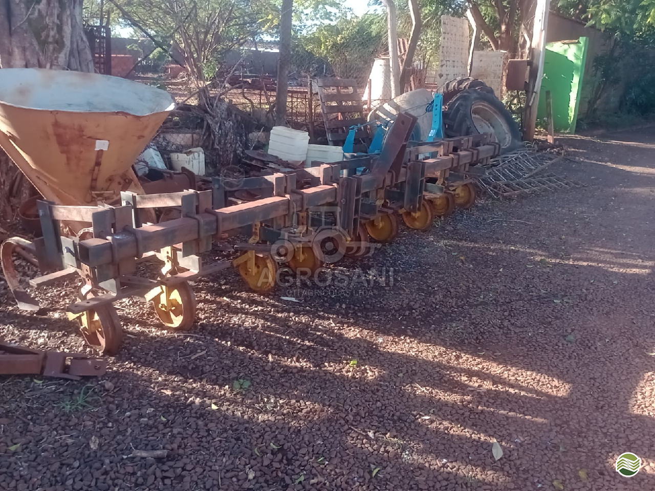 IMPLEMENTOS AGRICOLAS CULTIVADOR 9 LINHAS Agrosani GUAIRA SÃO PAULO SP