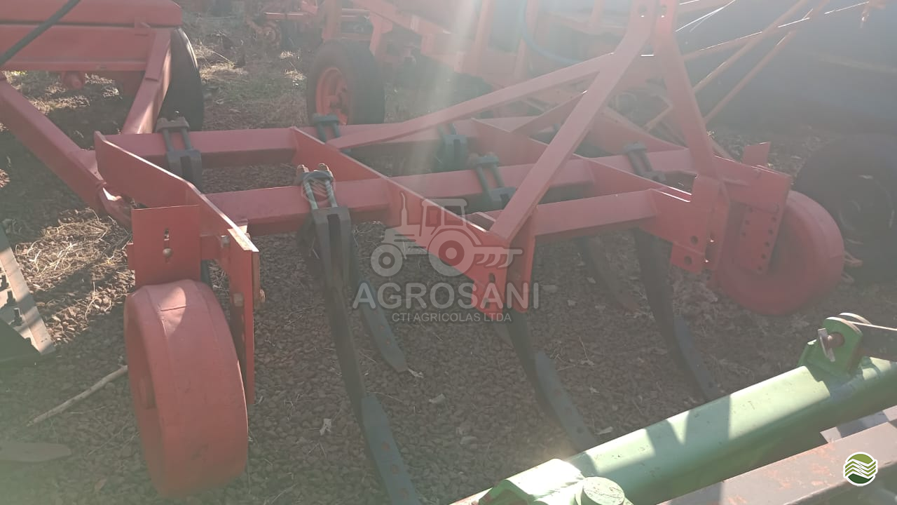 IMPLEMENTOS AGRICOLAS SUBSOLADOR 7 HASTES Agrosani GUAIRA SÃO PAULO SP