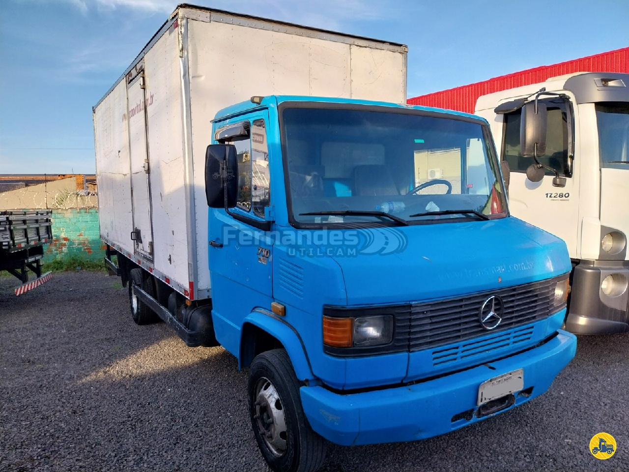 CAMINHAO MERCEDES-BENZ MB 710 Baú Furgão 3/4 4x2 Fernandes UtilCam PORTO ALEGRE RIO GRANDE DO SUL RS