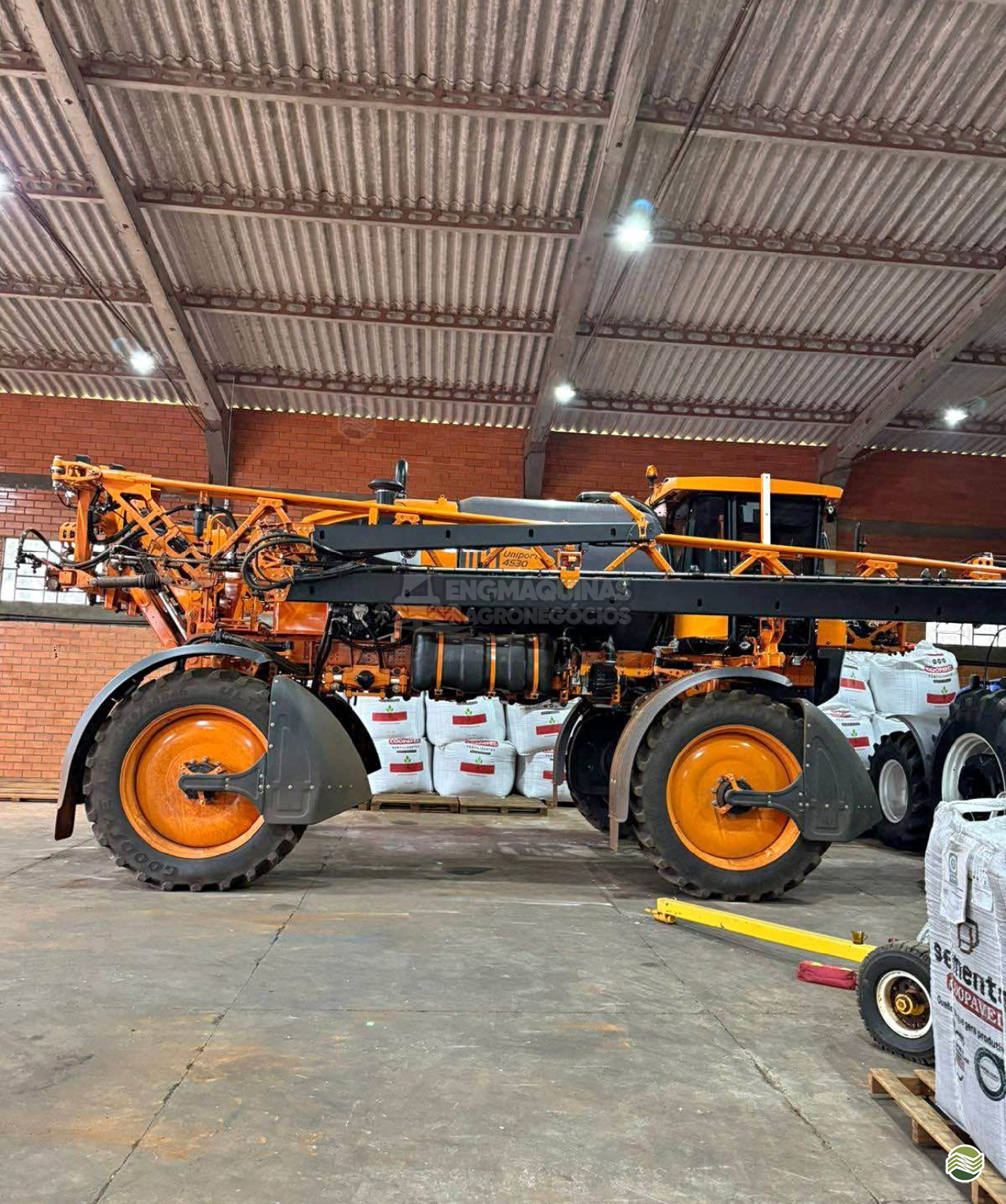 PULVERIZADOR JACTO UNIPORT 4530 Tração 4x4 Engmáquinas Agrícolas CASCAVEL PARANÁ PR
