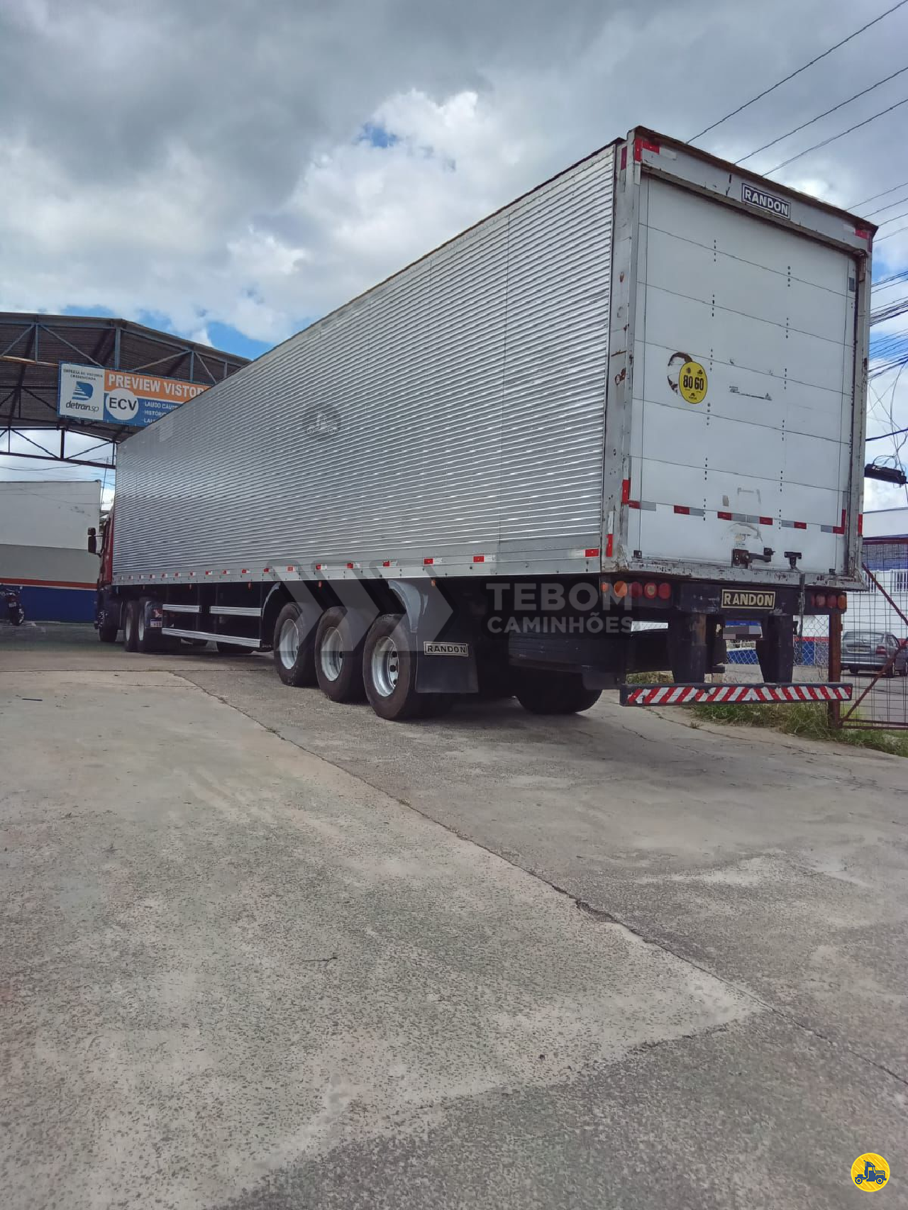 CARRETA SEMI-REBOQUE BAU FURGÃO Tebom Caminhões CAMPINAS SÃO PAULO SP